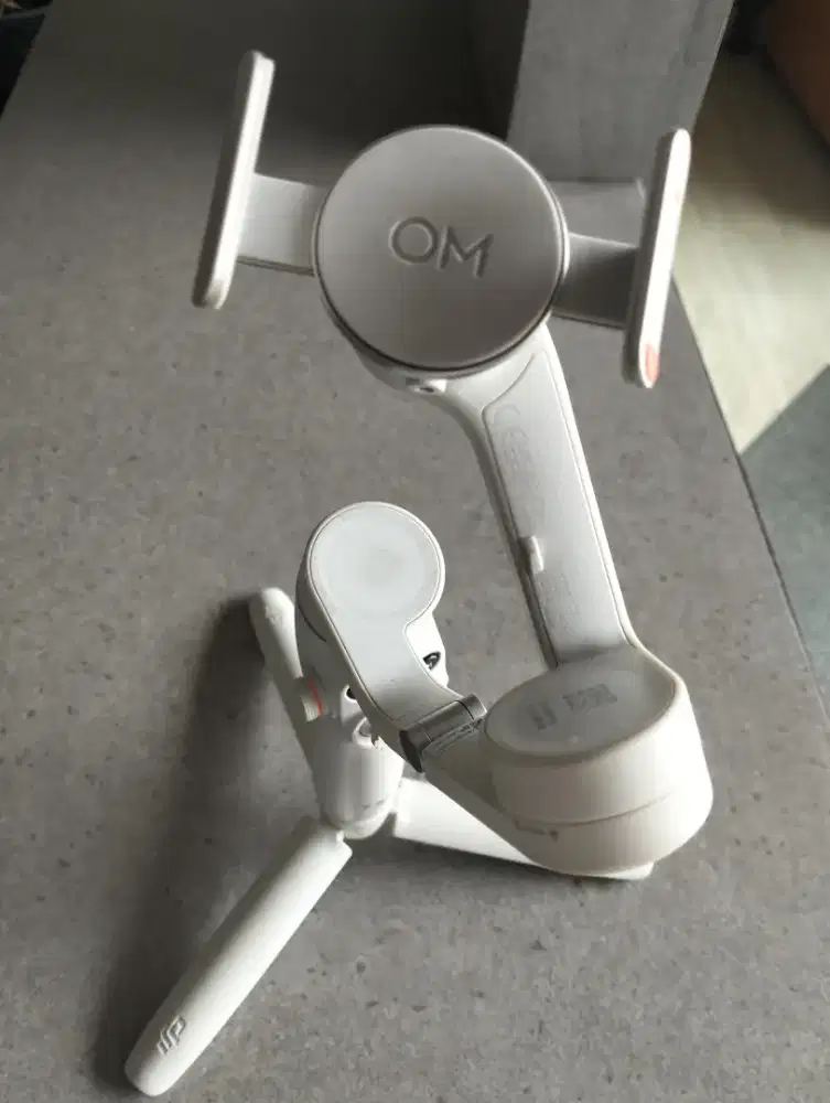 Jual murah Gimbal merk DJI Osmo Mobile 6 anti goyang dan brg Ori