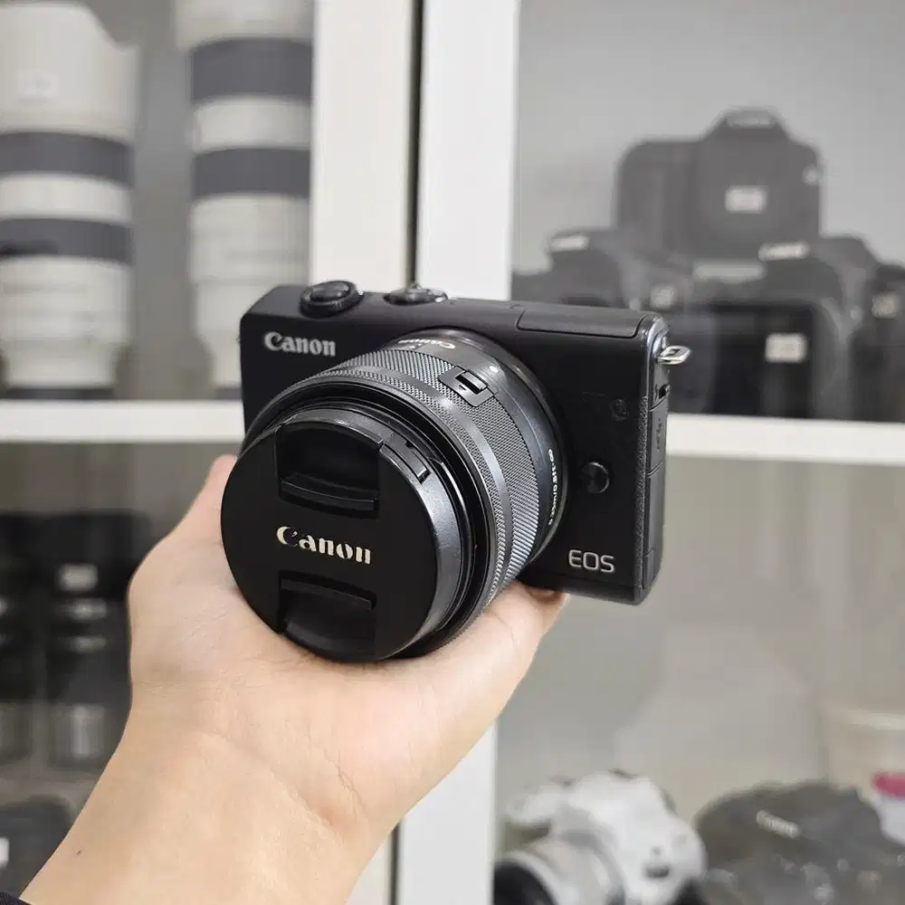 KAMERA CANON EOS M200 + CANON EF-M 15-45mm IS STM (SN 0577)