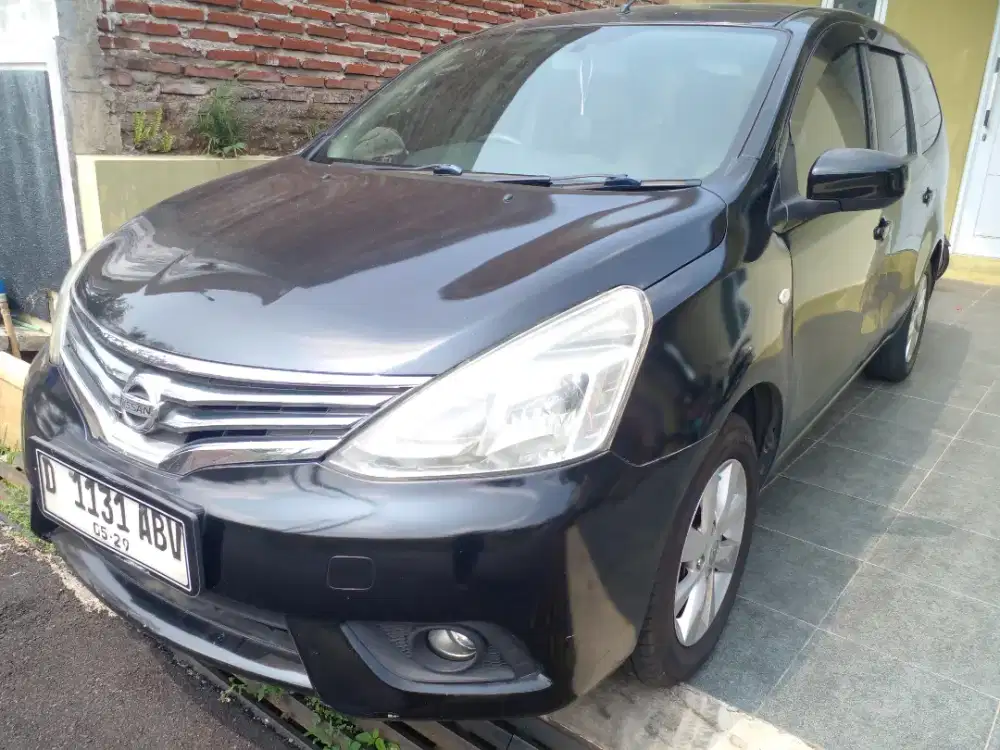 Dijual Nissan Grand Livina 1.5 SV Hitam 2014 Istimewa