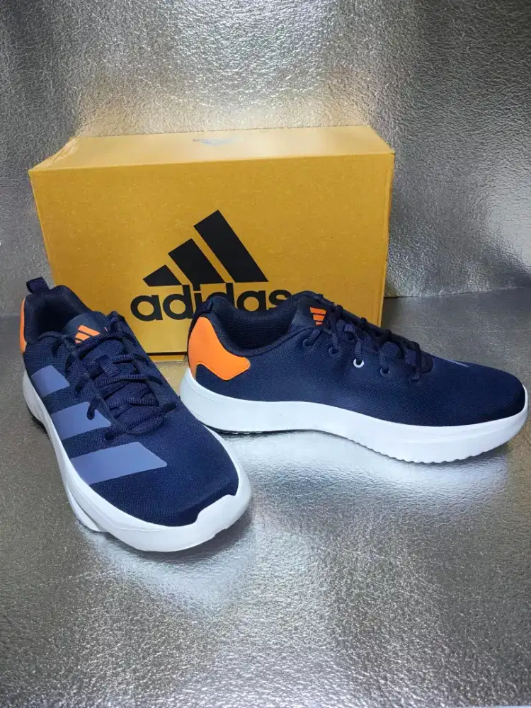 Sepatu Pria Adidas Base Loud Running