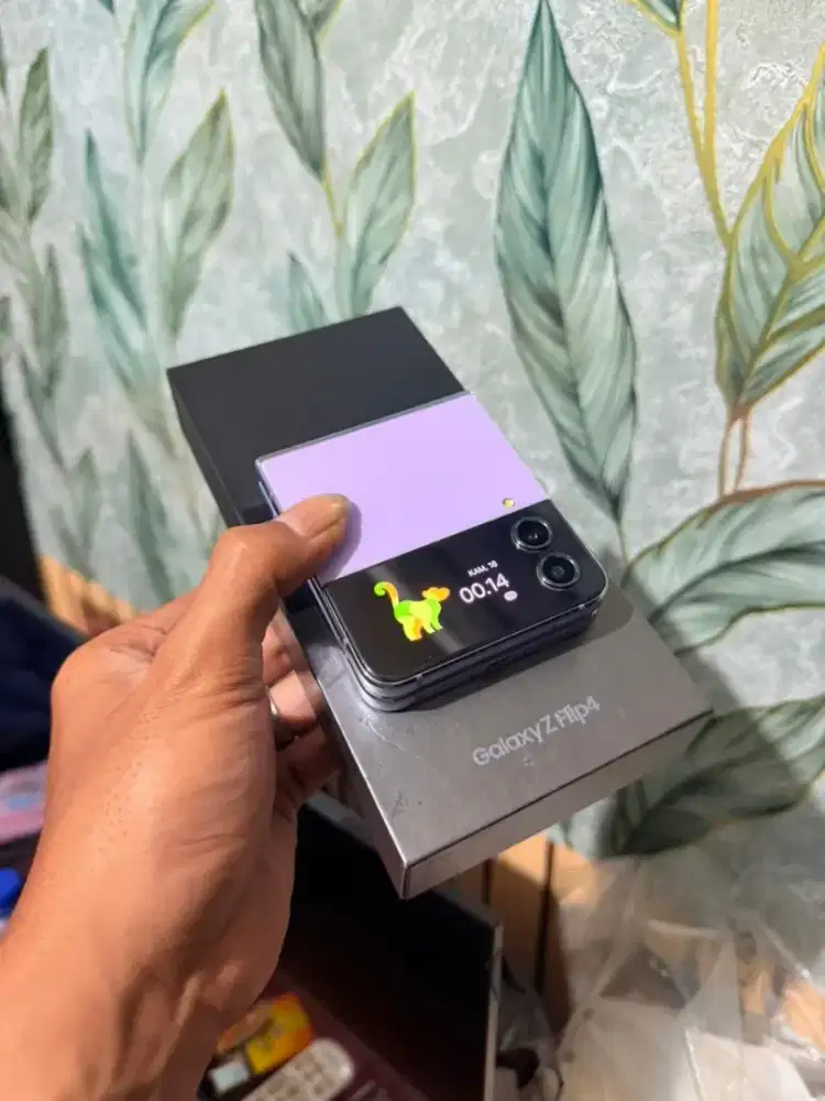 SAMSUNG Z-flip 4 5G Ram 8/128GB SEIN MINUS Layar mati PAMULANG UNPAM