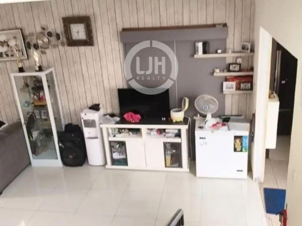 Rumah di Cluster Arana Harapan Indah Bekasi Jawa Barat Semi Furnished