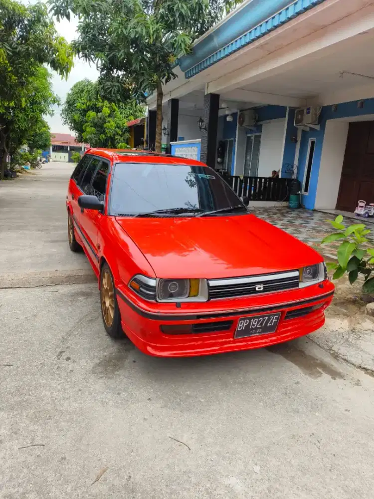 TOYOTA COROLLA 16 LIFTBACK MERAH