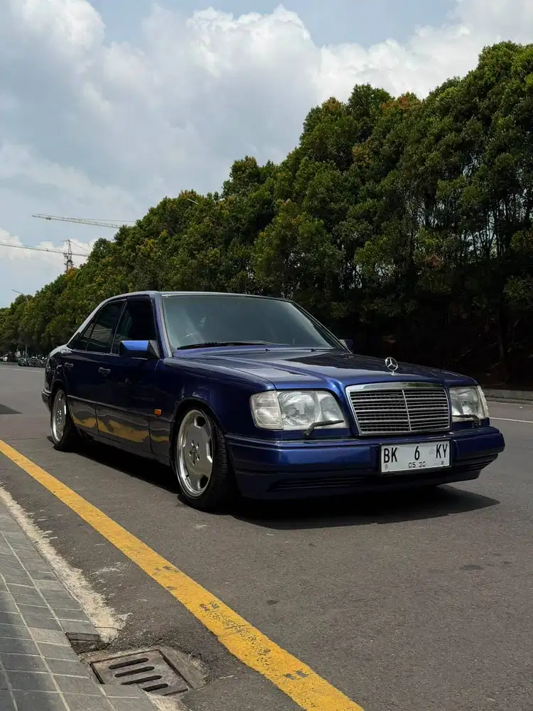 MERCEDES BENZ E220 1995 blue biru bu mercedes e220 1994 mercy 1996