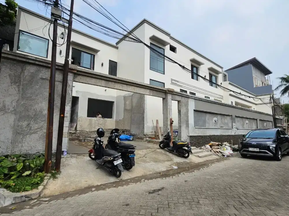 This brand-new, two-storey residence is ideally located in the prestigious Gandaria area