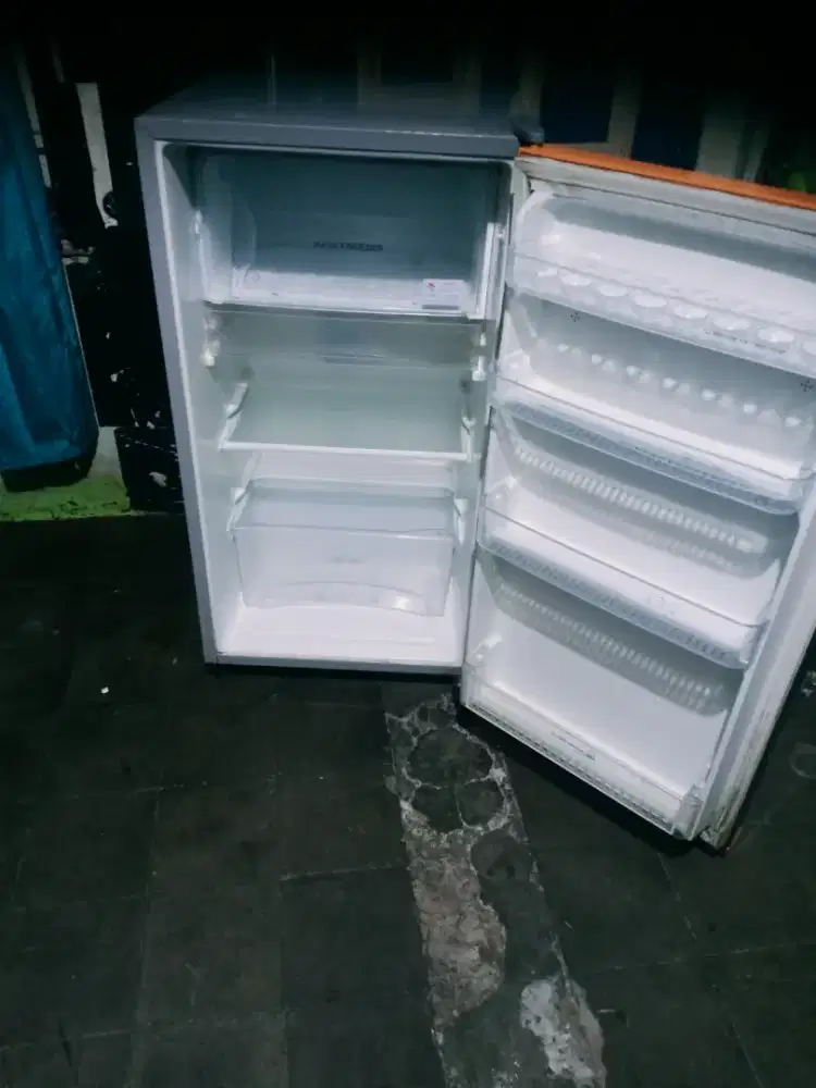 Jual kulkas Toshiba Glacio 1 pintu ukuran sedang mesin ori dingin beku