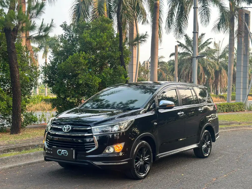 Kijang Innova Venturer 2.0 AT bensin 2019