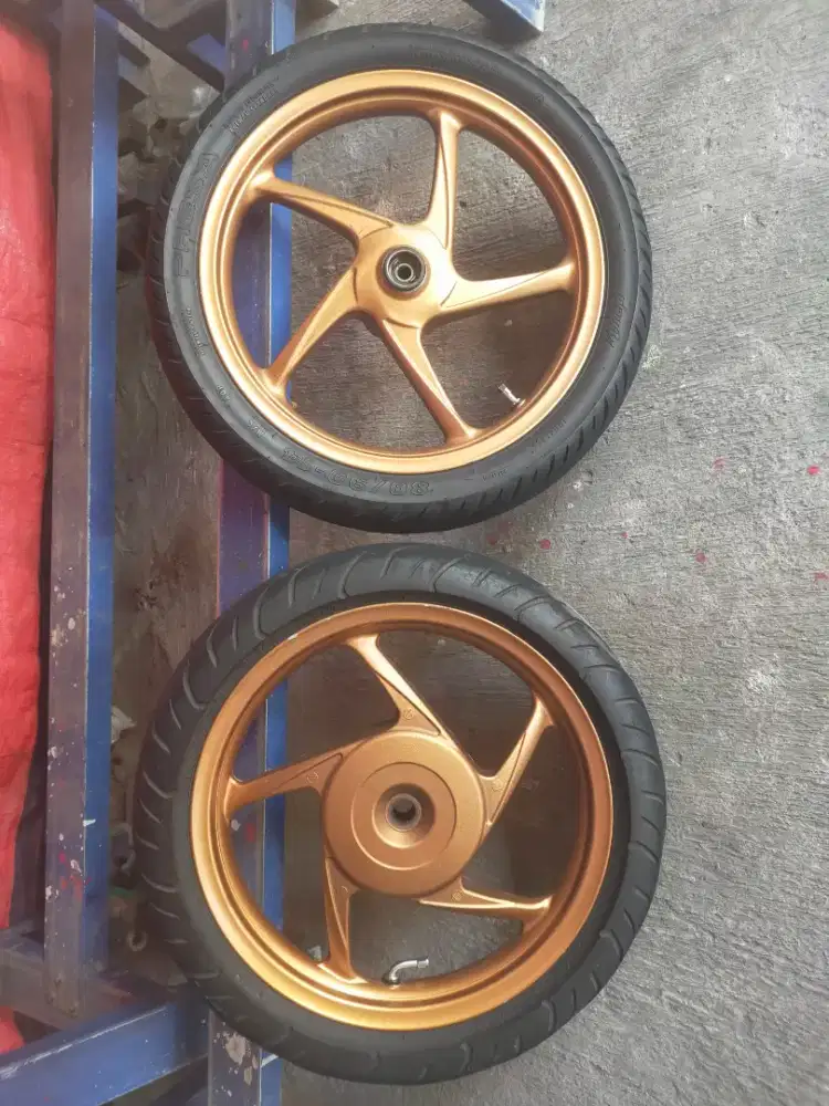 Sepasang plek honda metic R14
