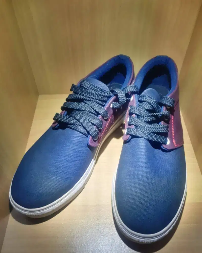 Sepatu Casual Pria, Custom Kondisi BARU Size 41
