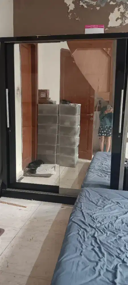 Lemari pakaian sliding 2 pintu