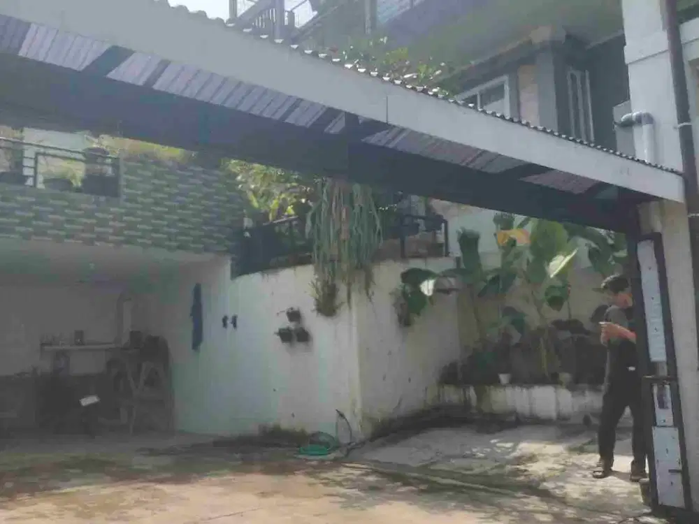 Rumah bagus asri dan nyaman dekat kampus ITB, UNPAD di Cisitu Dago