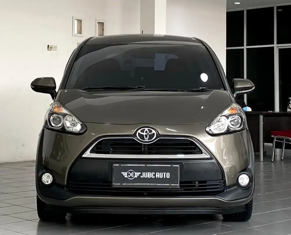 LOW KM TOYOTA SIENTA 1.5 V CVT 2017