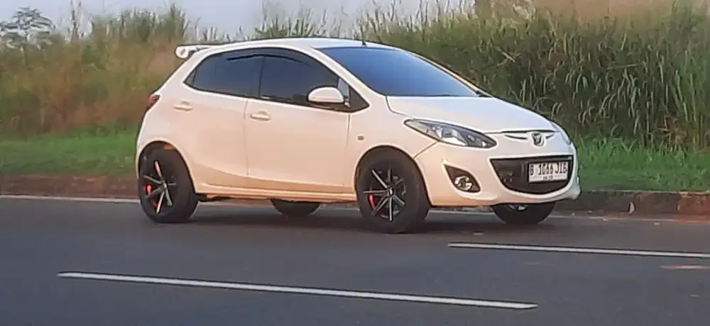 Jual cepat Mazda 2 plat b tangerang type sport