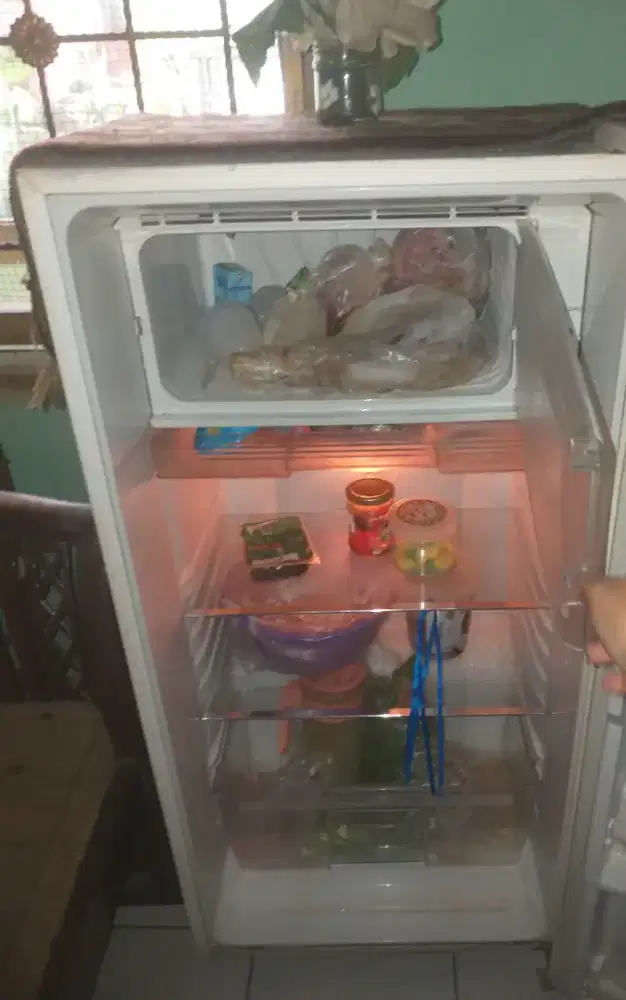 Kulkas sharp sgt dngin beku d pamulang