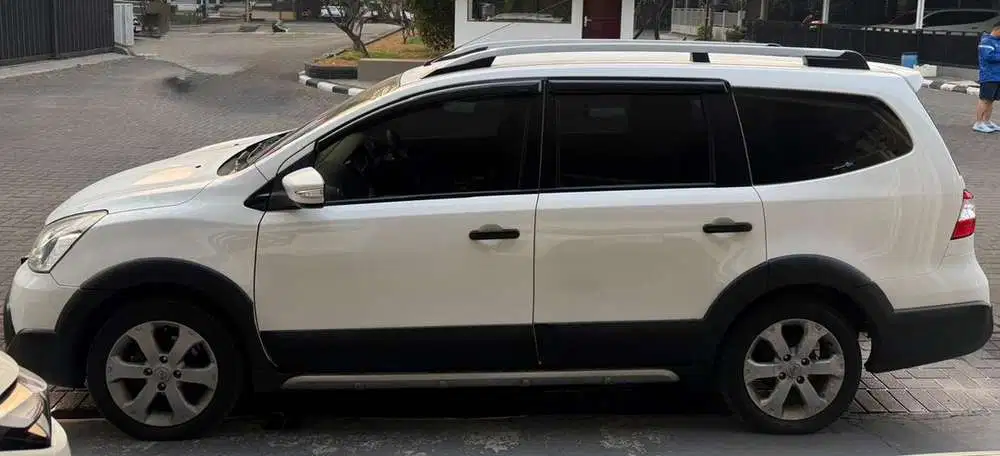 Nissan Grand livina 1.5 X Gear AT 2017  Putih