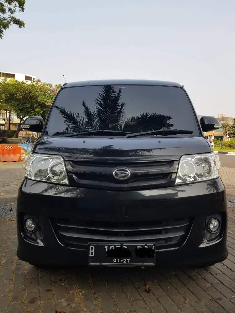 Daihatsu Luxio Hitam 2011
