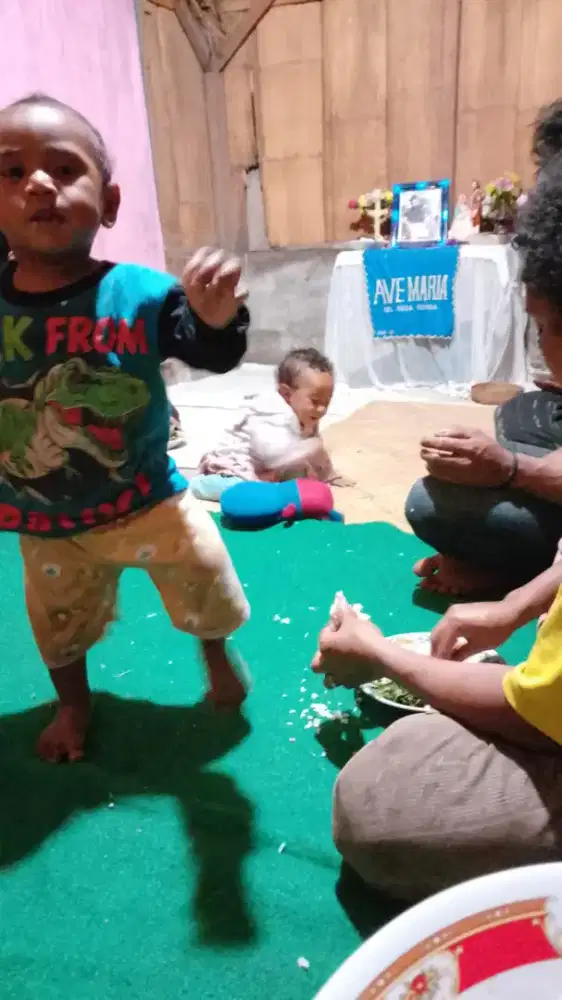 Momong anak mengurusnya