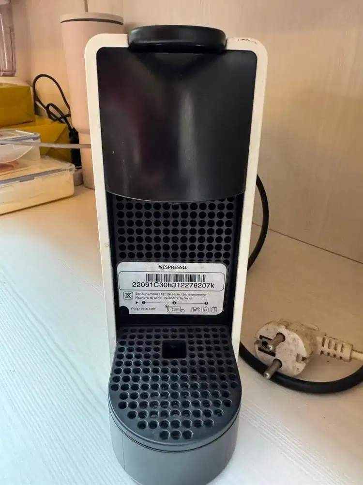 Preloved Mesin Coffe Nesspreso Essenza C30 Black, mesin Only