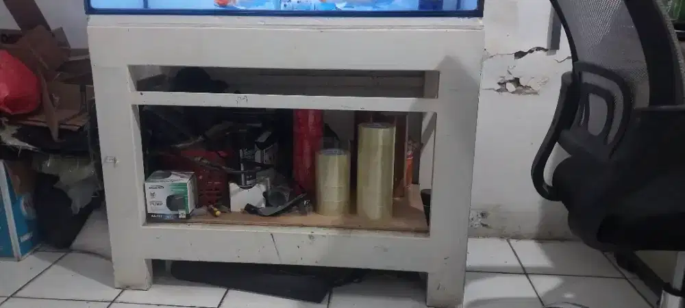 AQUARIUM + MEJA