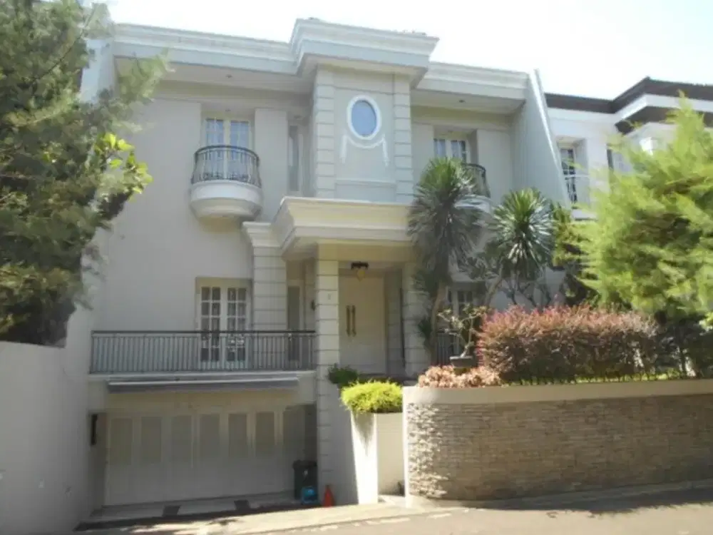DIJUAL RUMAH MEWAH DENGAN KOLAM RENANG - QUEBEC MANSION, LEBAK BULUS