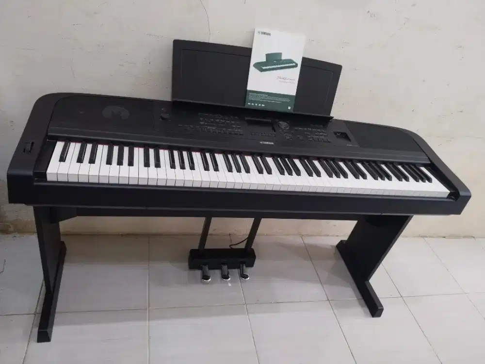 Digital piano yamaha dgx670 + pedal 3