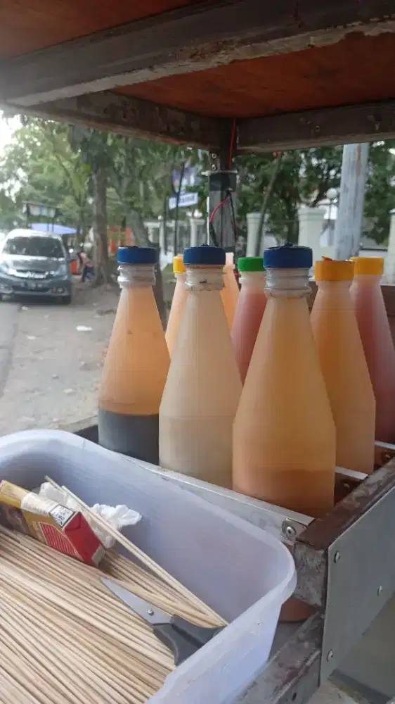 Jualan telor gulung dan cireng isim ayam suwir