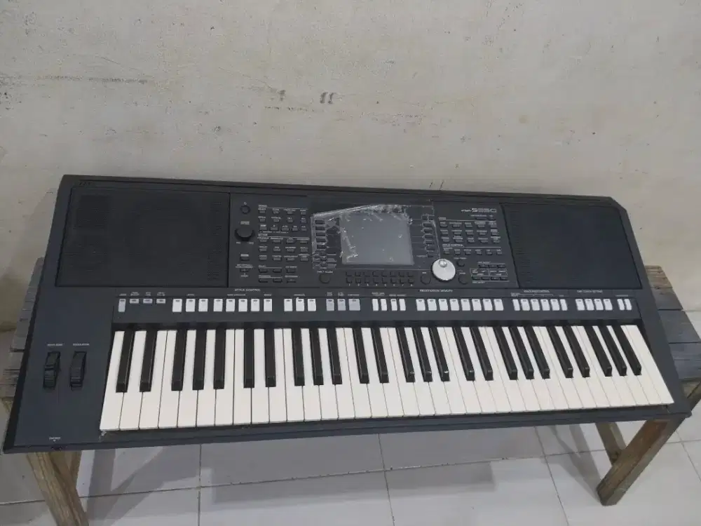Keyboard yamaha psr s950