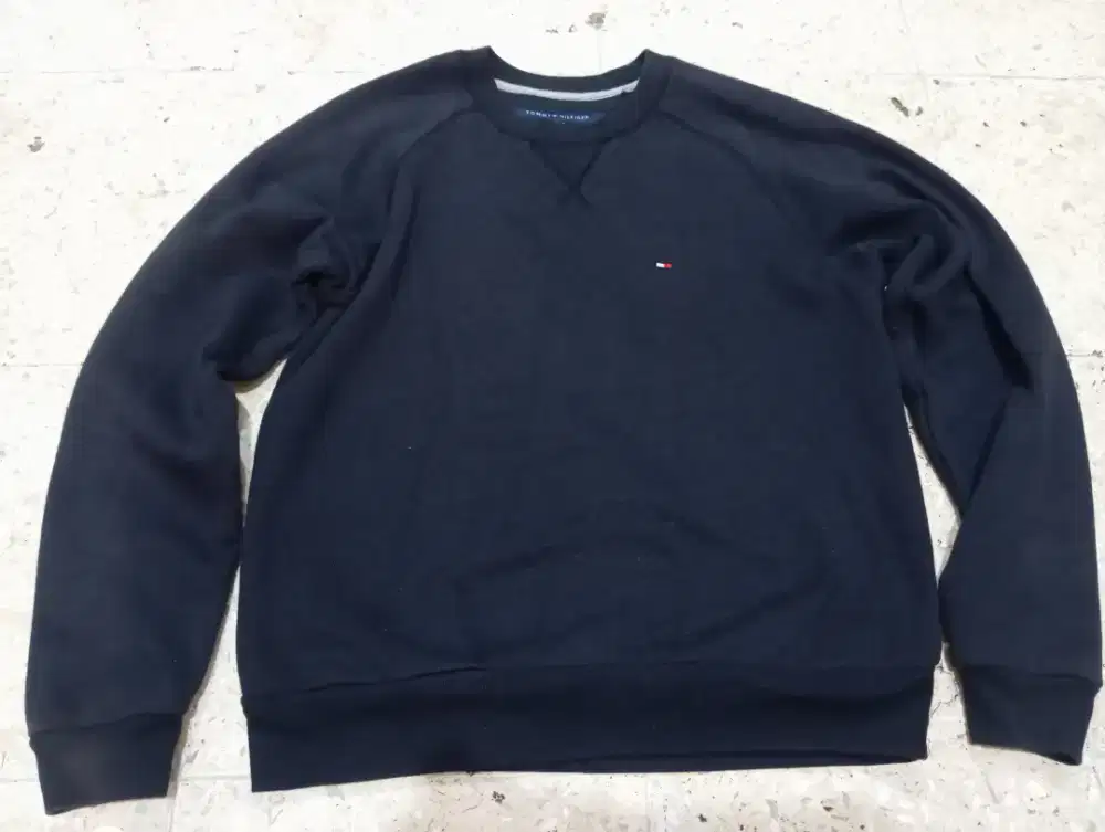 Sweater Crewneck Tommy Hilfiger original second bekas