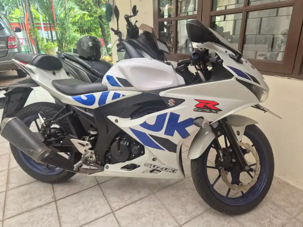 JUAL SANTAI SUZUKI GSX R-150 TH 2018 PUTIH RARE