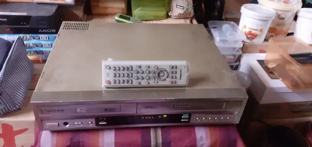 VIDEO VHS SAMSUNG 6 HEAD HIFI MULTI SYSTEM (DVD/VRC/VHS - DVD-V8000
