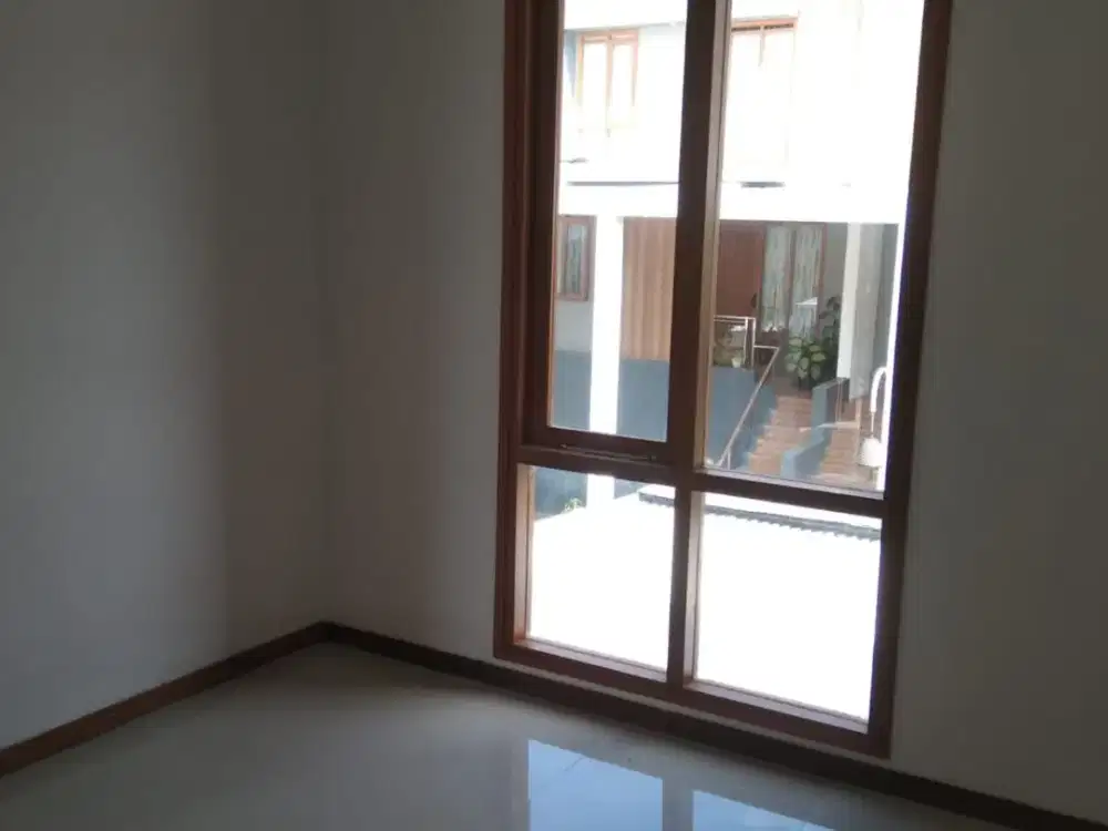 Dijual Rumah Siap Huni, Rumah Mewah Harga Murah, Lokasi Strategis di komplek bali garden awiligar bandung utara