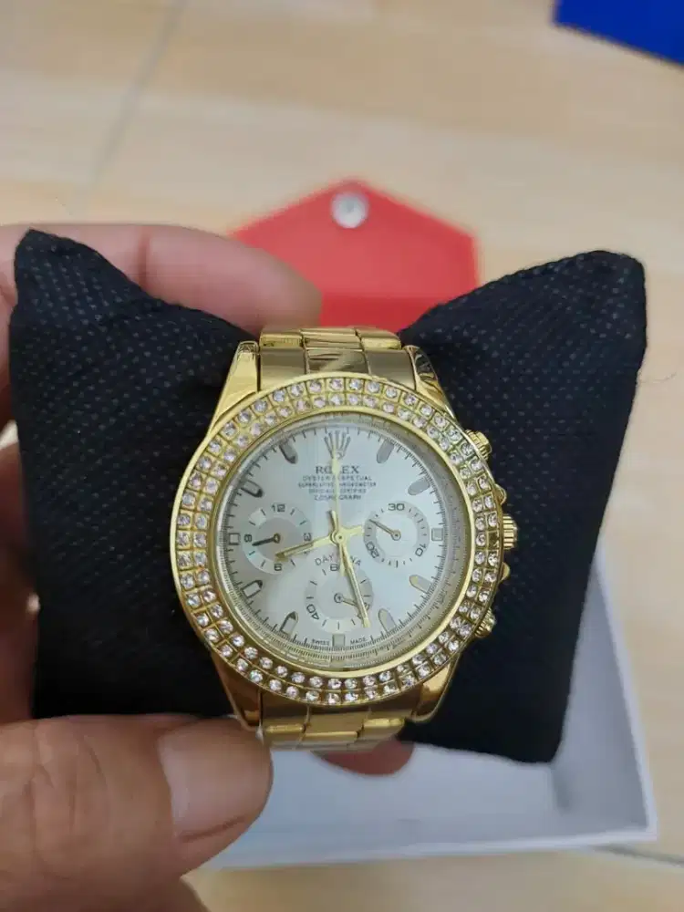 jam wanita warna gold