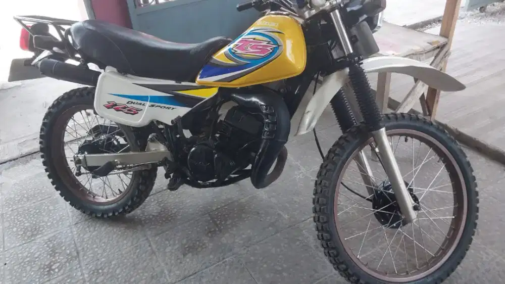 Di jual ts 125 jumbo surat lengkap warna tembus kuning