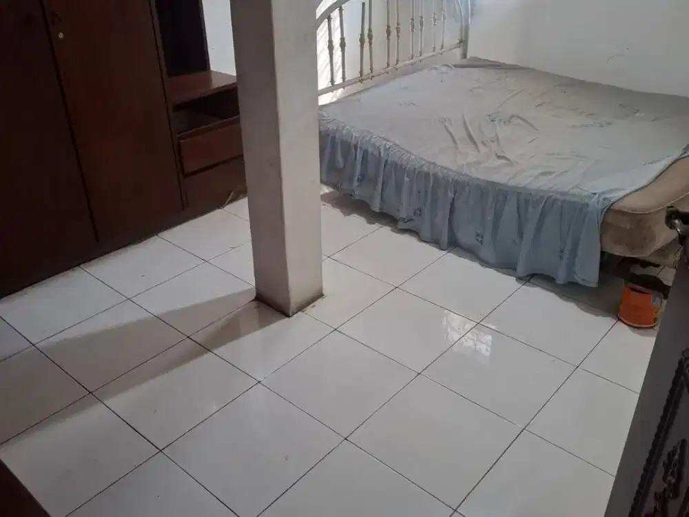 Rumah Lama Posiis Hook Siap Huni Hitung Tanah di Green Ville Jakarta Barat