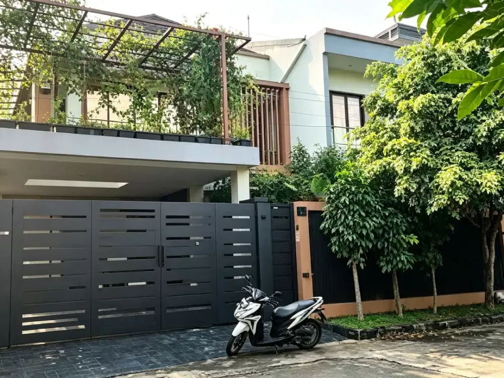 RUMAH MEWAH MODERN FUTURISTIK DENGAN KOLAM RENANG PRIBADI DI RAWALUMBU