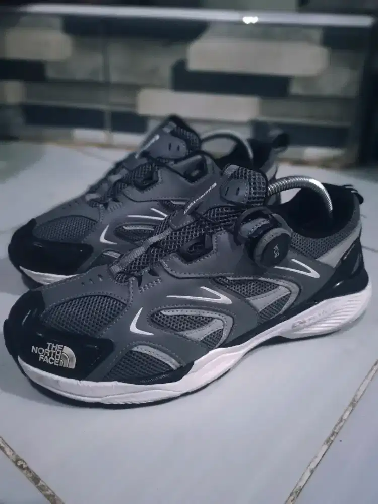 Sepatu Outdoor TNF Size 42