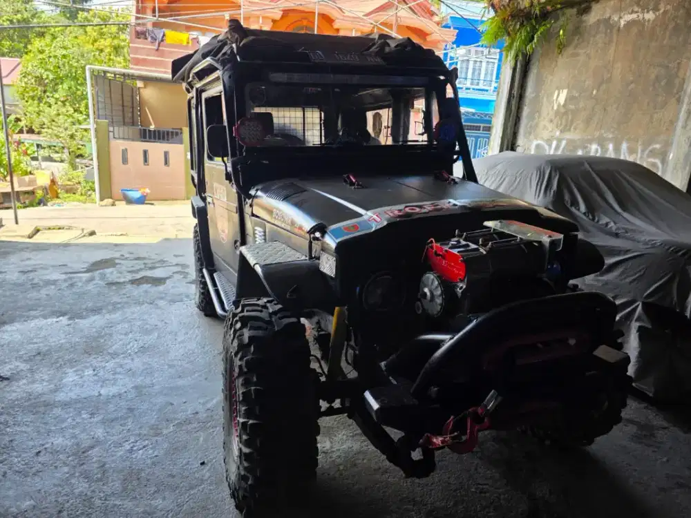 Toyota FJ 40 land cruiser