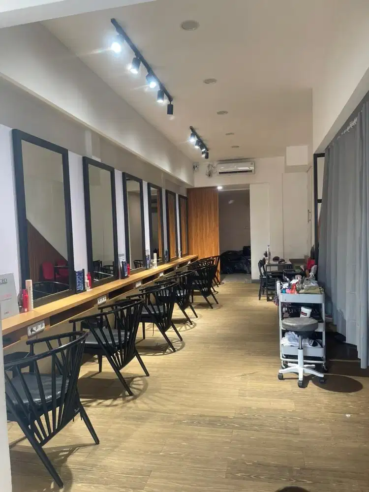 Dibutuhkan Karyawati Kapster/Hairstaylish