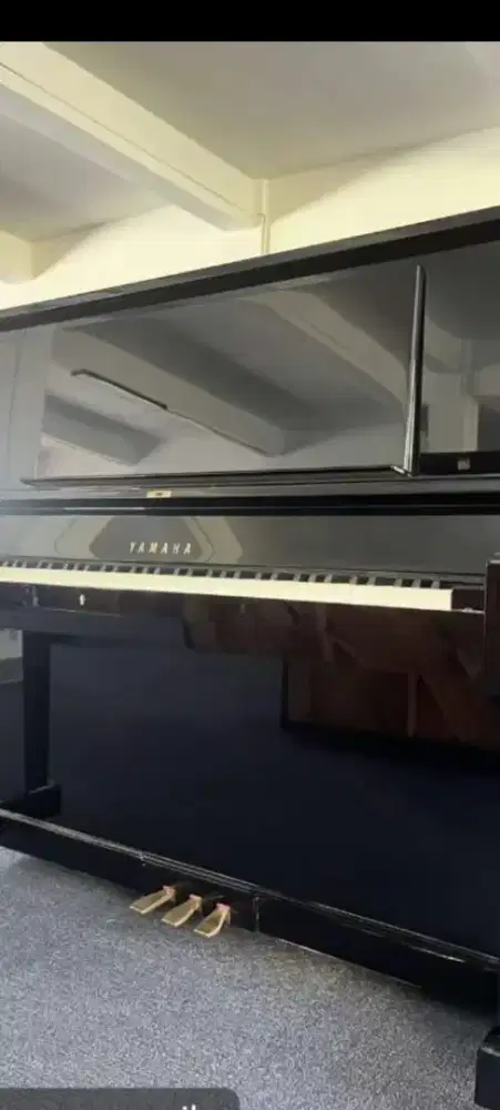 Piano Yamaha UX 5 pedal sostenuto