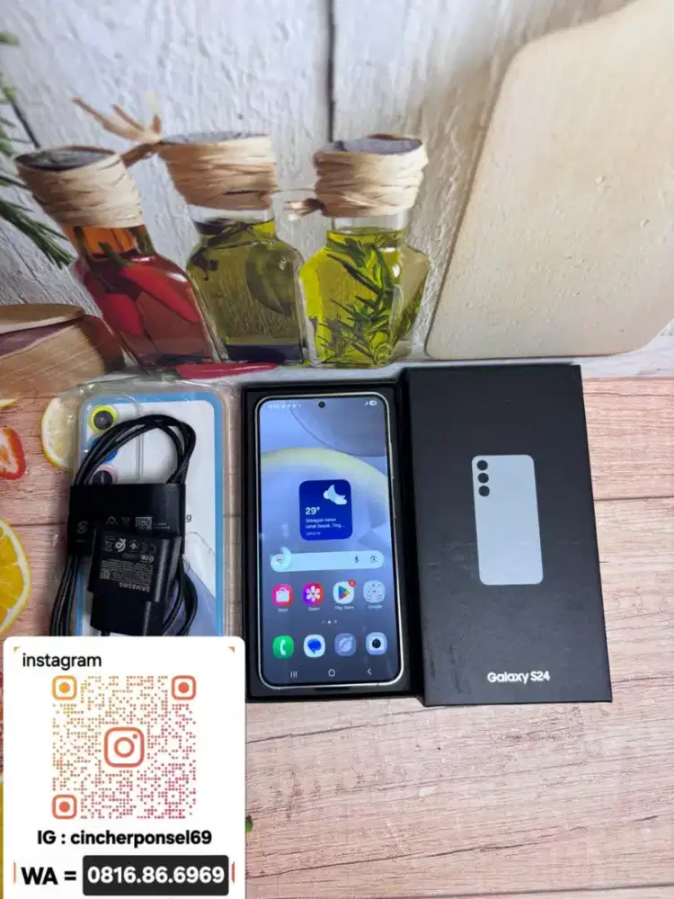 Jual hp likenew Samsung S24 5g 8/256 grns resmi istimewa free adaptor
