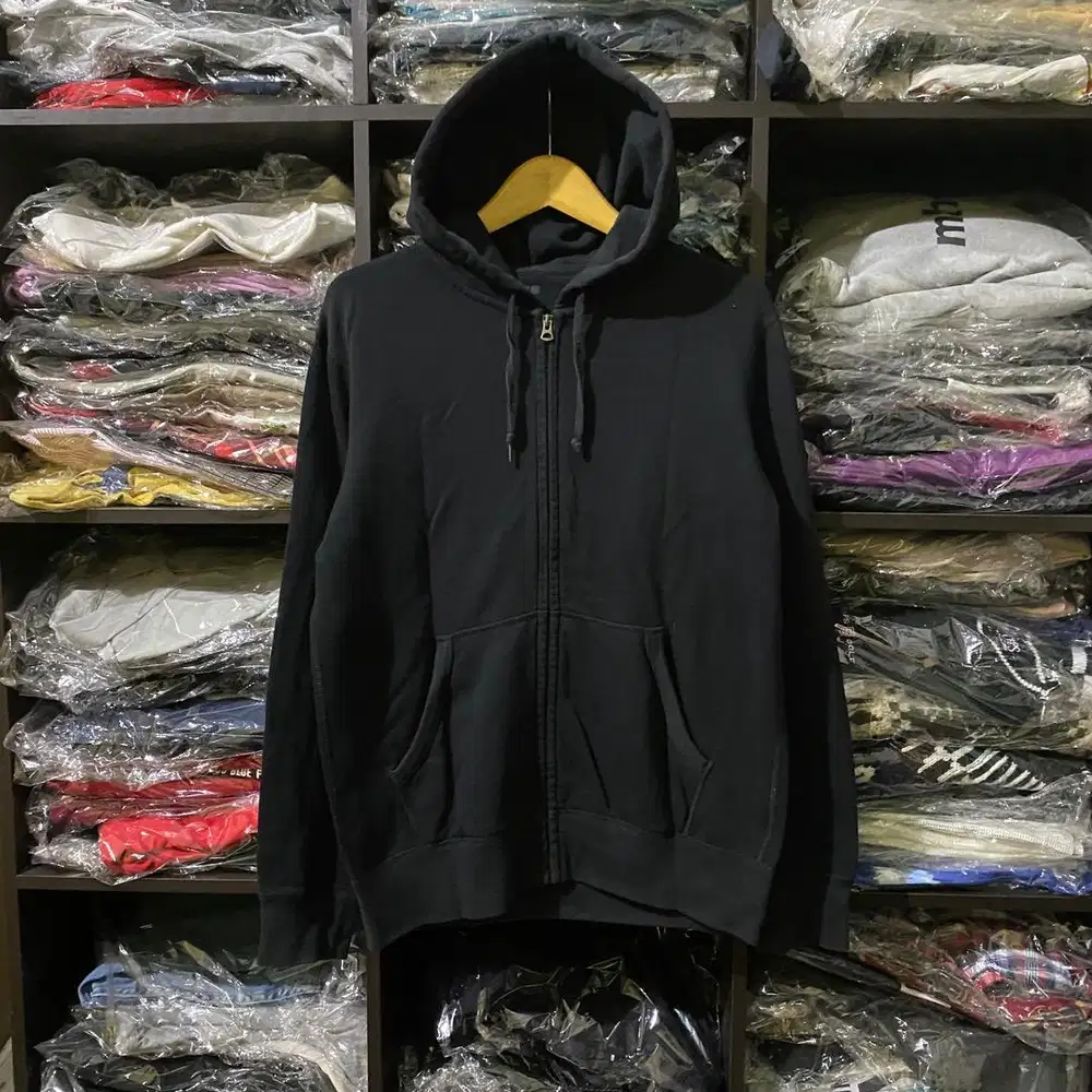 Ziphoodie Uniqlo - Size L fit M - Jaket Zipper hoodie hitam black