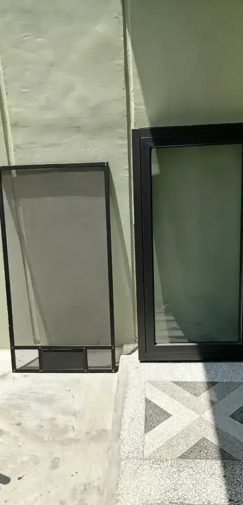Jual murah jendela kaca alumunium 60 x 120 cm plus kasa anti nyamuk.