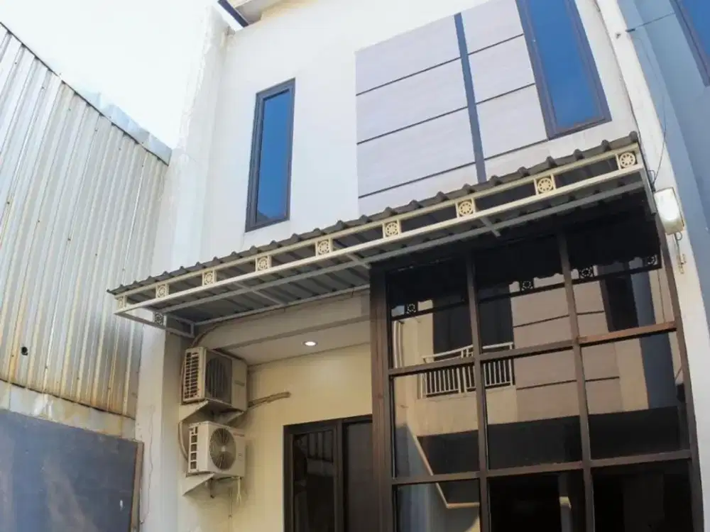 DIJUAL/DISEWAKAN RUMAH 2LT FURNISHED DI PURI 88 SIDOSERMO AKSES DARI RAYA JEMURSARI