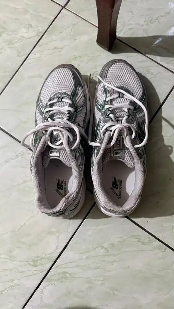 Nb 740 size 43 1/2