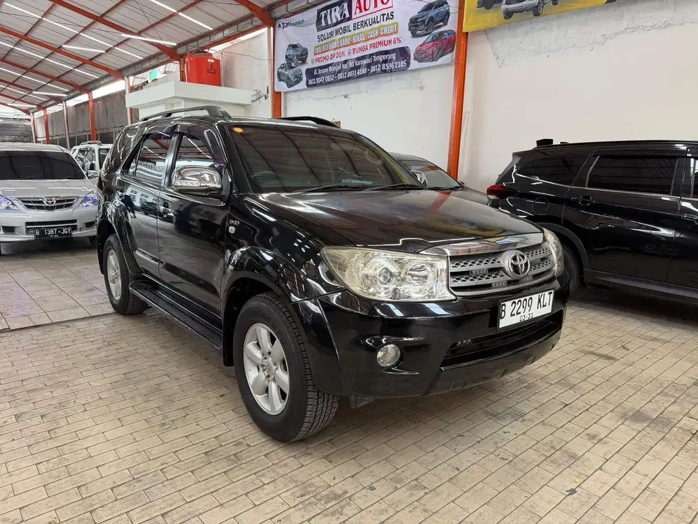 Toyota Fortuner 2.5 G AT CVT MATIC Diesel 2011 Hitam Kondisi Memuaskan