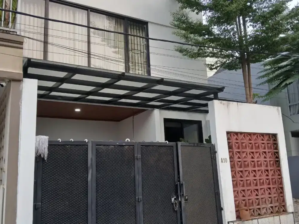 DISEW RUMAH LUAS TERAWAT DI DALAM TOWNHOUSE,  2 LANTAI FULL FURNISHED,  DI PASAR REBO - KALISARI - JAKARTA TIMUR, AKSES MUDAH KE JAGORAWI.