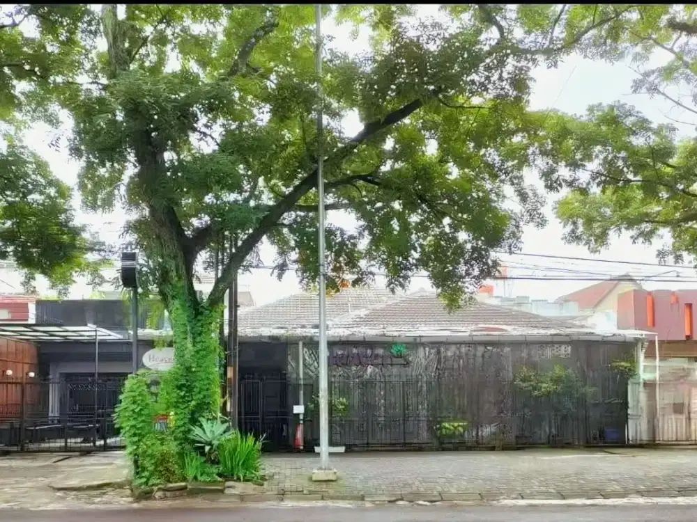 dijual rumah mainroad siap pakai cocok buat tempat usaha sangat strategis di jalan laswi bandung