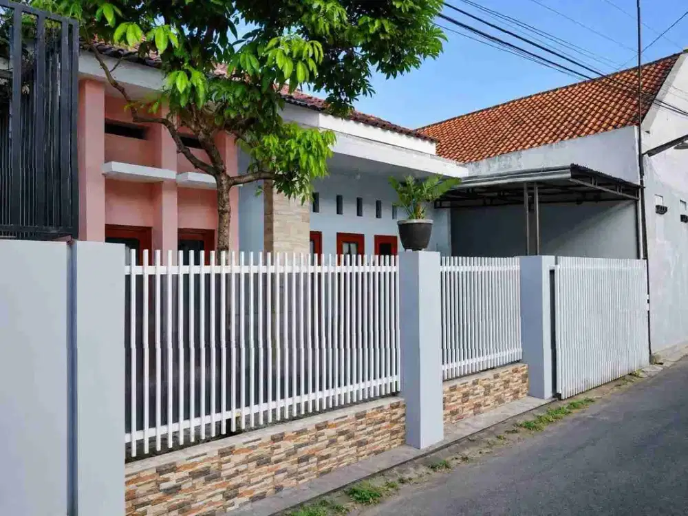 Rumah Cantik Siap Huni di Sumber Banjarsari Solo