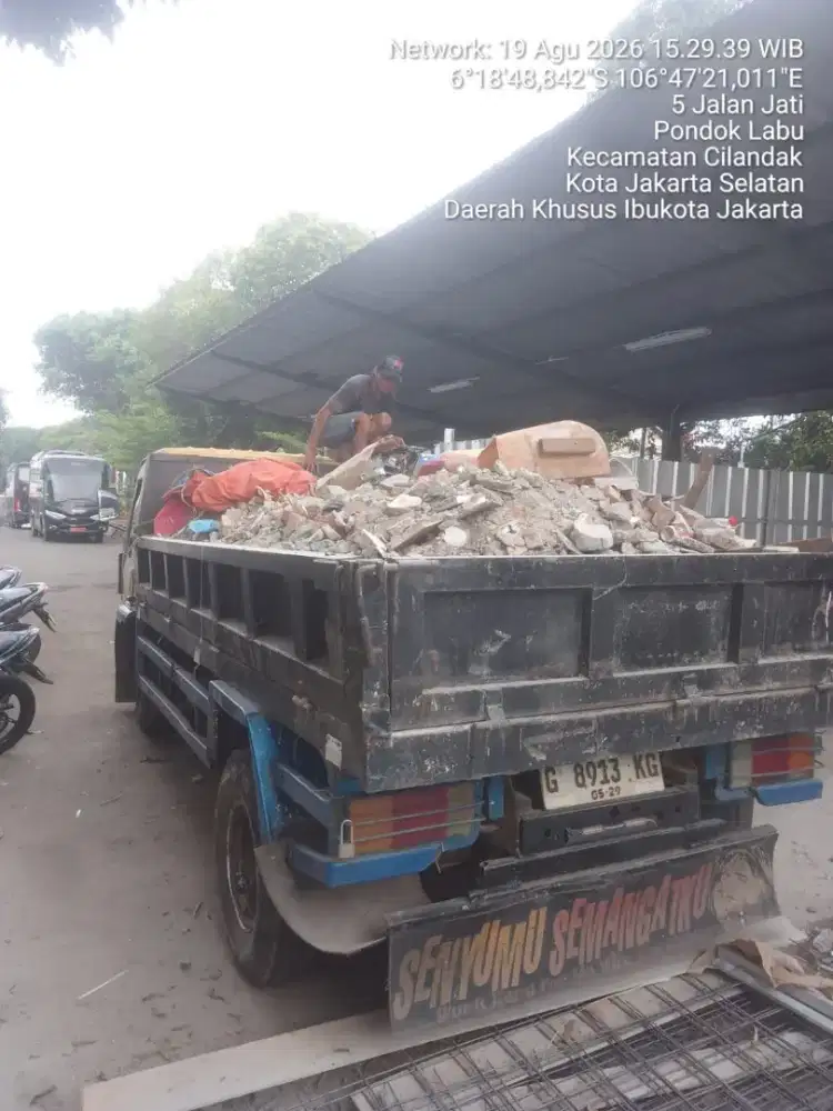 Jasa buang puing dan urugan