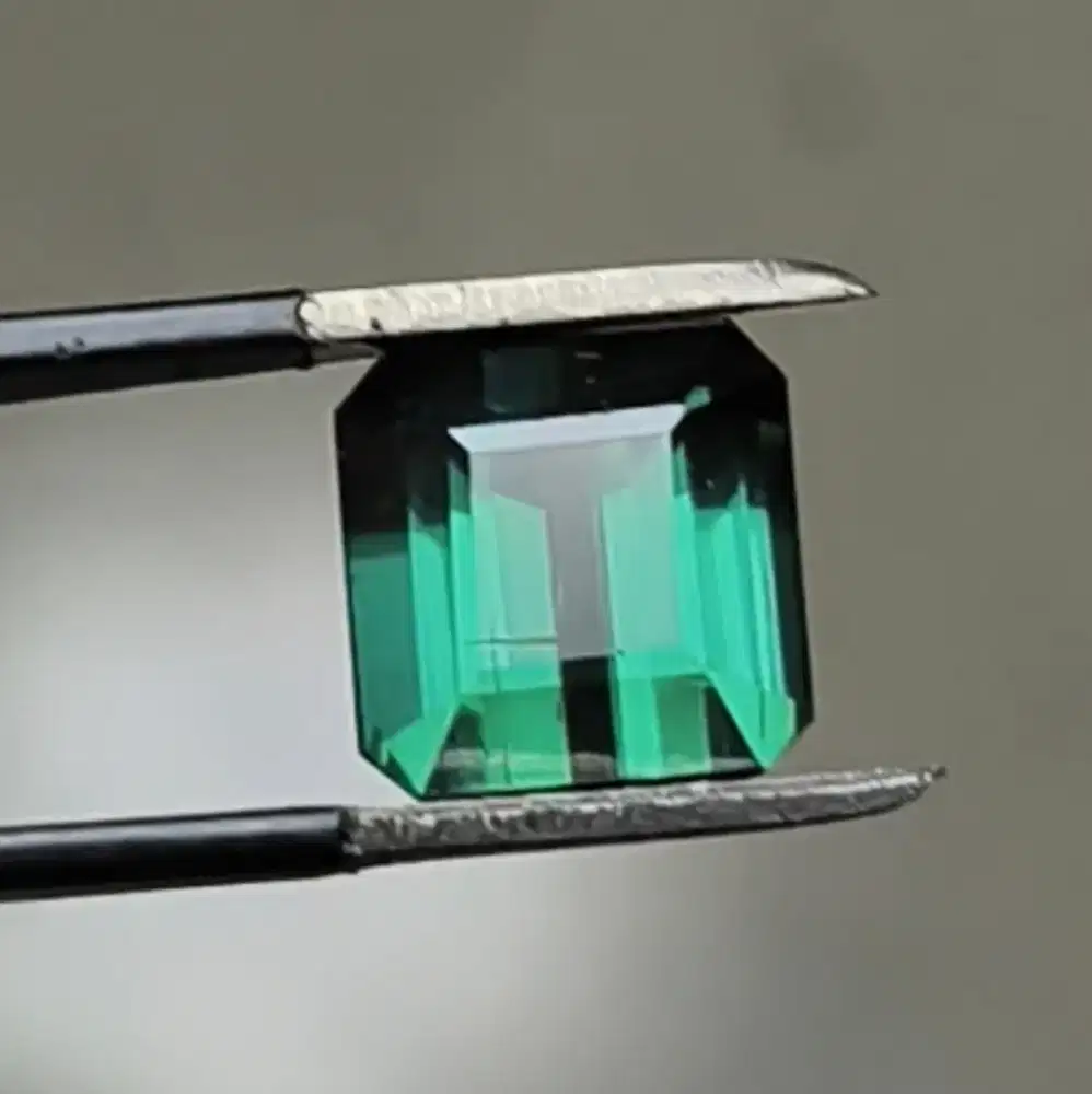 Batu Permata Natural Green Tourmaline Memo